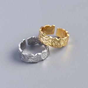 Adjustable S925 sterling silver rings with irregular hammered texture in gold and silver