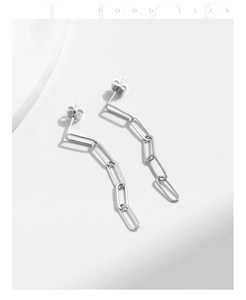 Detailed view of S925 sterling silver chain earrings with sleek geometric fringe design
