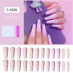 Détail du kit de 24 faux ongles longs ballerine avec motifs à vagues de couleur macaron