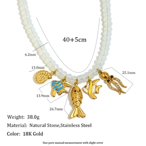 Collier en acier inoxydable plaqué or 18 carats avec pierres naturelles et charms mer