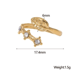 Detail of leaf-shaped 18K gold ring with dimensions 17.4mm diameter and 6mm width