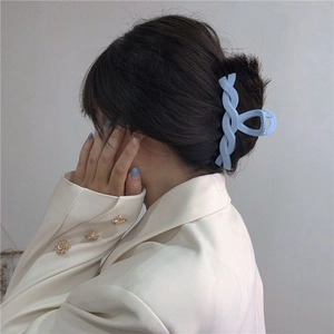 Model wearing a light blue twist shark hair claw clip in Macaron style for women