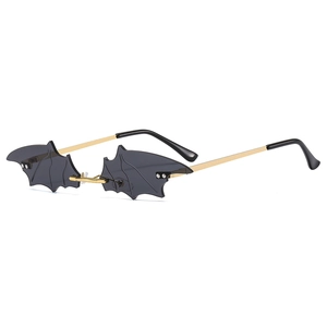Lunettes de soleil sans monture en forme de chauve-souris avec branches dorées