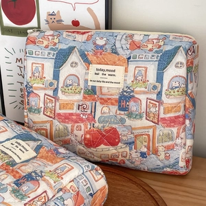 Quilted cartoon cosmetic bag with illustrated animal house print and sturdy zipper closure