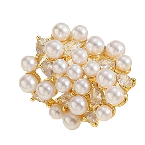 Eleganter verstellbarer Ring mit weißen Perlen und Zirkon-Steinen in Gold-Finish