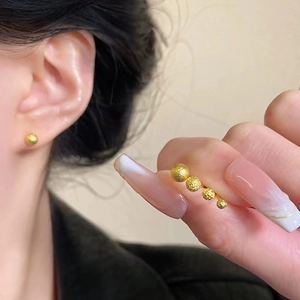 Orecchini crawler dorati opachi con perni a sfera satinati minimalisti da donna eleganti