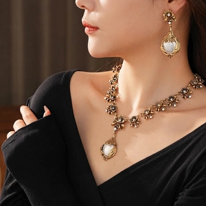 Vintage Floral Necklace And Earrings Alloy Rhinestone Imitation Artificial Pearl With Silver Earring Post Baroque Style Women