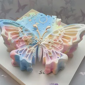 Macro-opname van vlinder siliconen mal met 3D-structuren en glinsterend parelpoeder