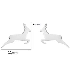 Detailed dimensions of silver deer stud earrings measuring 11mm in width and 7mm in height