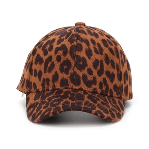 Classic leopard print baseball cap with curved brim and stylish six-panel construction