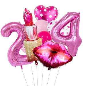 Détail d'un kit de ballons Saint-Valentin avec chiffre 24, rouge à lèvres et lèvres