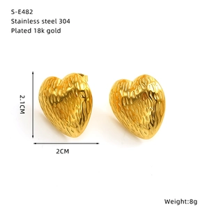 Specifications of irregular heart earrings in 18k gold plated stainless steel