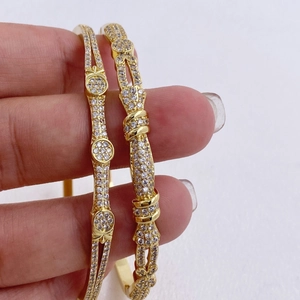 Bracciale Rigido Aperto In Rame Placcato Oro Con Pavé Di Zirconi Cubici Scintillanti Gioielli Geometrici Donna