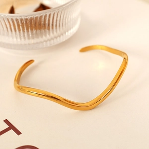 Bracelet jonc ouvert minimaliste en forme de vague dorée en acier inoxydable poli