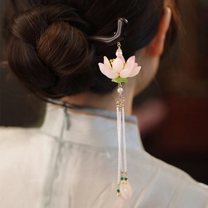 Spilla per capelli vintage in legno di loto con nappe di perle e dettagli floreali
