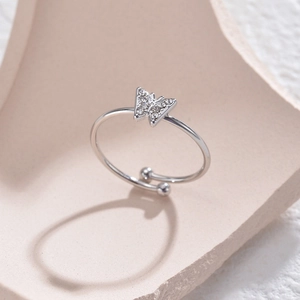 Minimalistischer Schmetterlingsring aus Edelstahl mit Strasssteinen in 14K Gold Finish