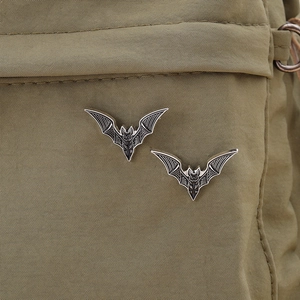 Punk style black bat metal brooches set on olive green canvas bag for Halloween decoration