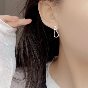 Elegante S925 Sterling Silber Wassertropfen-Ohrringe mit Mikro-Pavé-Zirkoniasteinen