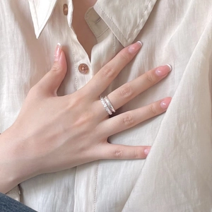 Minimalist S925 sterling silver double-layered open ring set on a female model's finger