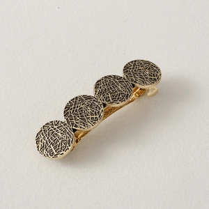 Vintage irregular round gold hair clip with black textured inlay for women