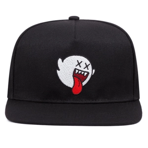 Hip-Hop Snapback Cap mit besticktem Cartoon-Geist und roter Zunge auf schwarzer Baumwolle