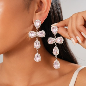 Elegante Vintage Silberohrringe mit rosa Tropfenkristallen und Quastendesign für Damen
