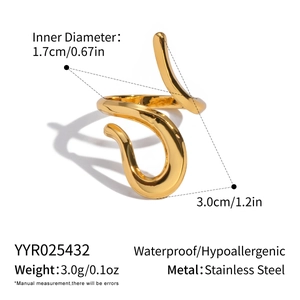 Detailed dimension guide for the irregular gold geometric ring in stainless steel
