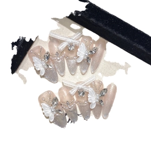 Handgemachte weiße 3D Schmetterling Katzenaugen-Nägel mit Perlen und Silberglitzer