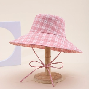 Pink and white checkered sun hat with chin strap for children and teenagers