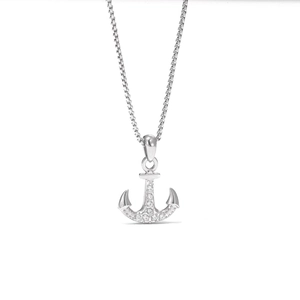 Collier pendentif ancre argenté avec zircons blancs brillants sur une chaîne en acier titane