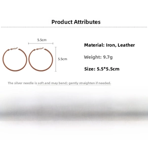 Detail view of 5.5cm round leather earrings with iron frame and precise dimensions
