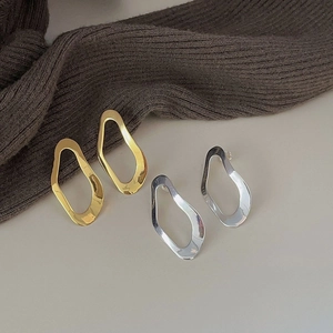 Minimalist 925 silver irregular geometric hollow earrings in gold and silver finish