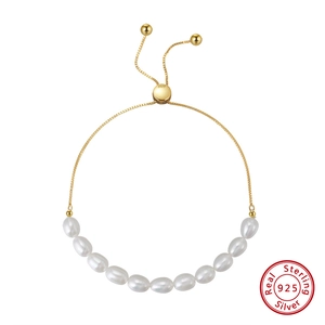 Elegant S925 sterling silver adjustable bracelet featuring white natural freshwater pearls