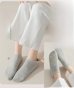 Detail of grey low-cut cotton socks with ribbed arch support for breathable daily comfort