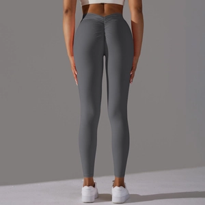 Vue arrière détaillée du legging de yoga gris taille haute avec effet push-up fessier