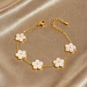 Elegant gold stainless steel chain bracelet with five white pearlized flower charms