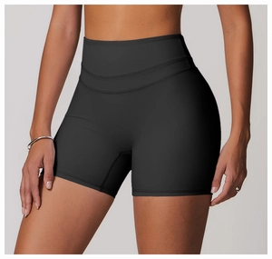 Détail du short de yoga noir à taille haute montrant le tissu et les coutures