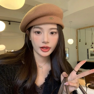 Classic camel wool beret hat for women with elegant M logo and vintage chic style