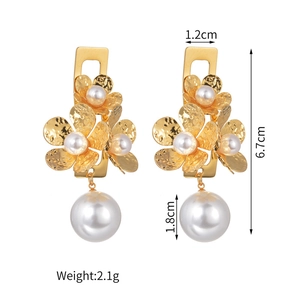 French vintage style golden flower and pearl drop earrings with measurement data