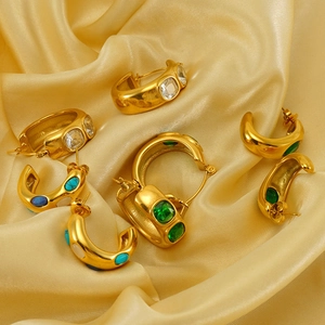 Boucles d'oreilles vintage en acier plaqué or 18k avec incrustations émeraude et zircon