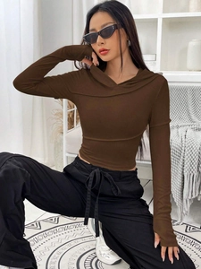 Eng anliegender brauner V-Ausschnitt Kapuzenpullover mit Rippstruktur für Damen