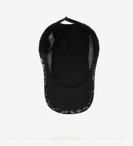 Détail de la doublure en maille respirante et de la sangle réglable de la casquette sport