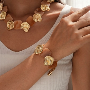 Vintage Geometric Square Resin Jewelry Set Alloy Shell Texture Necklace Bracelet And Earrings With Silver Earring Post