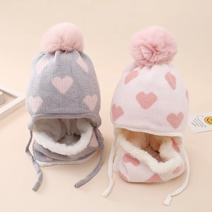 Winter-Strickmütze und Schal Set für Babys mit Herzmuster und warmem Fleece-Futter