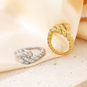 Twisted Rope Ring 18K Gold Plated Stainless Steel Croissant Design Spiral Texture Fashion Jewelry For Women Trendy