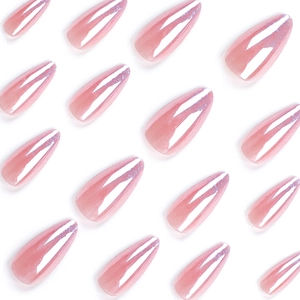 Faux ongles amande rose nude holographiques avec finition miroir irisée chrome