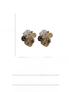 Detailed view of silver needle crystal flower earrings with precise size and weight specs