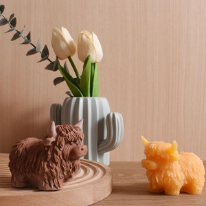 Detailed texture of highland cow silicone mold for DIY candles and resin crafts