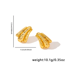 Detail showing dimension and weight of gold hollow textured teardrop earrings in 3D design