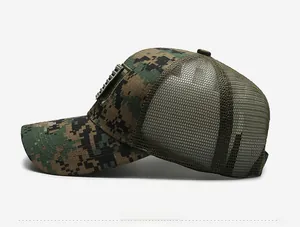 Vue latérale d'une casquette tactique camouflage numérique avec mesh polyester respirant